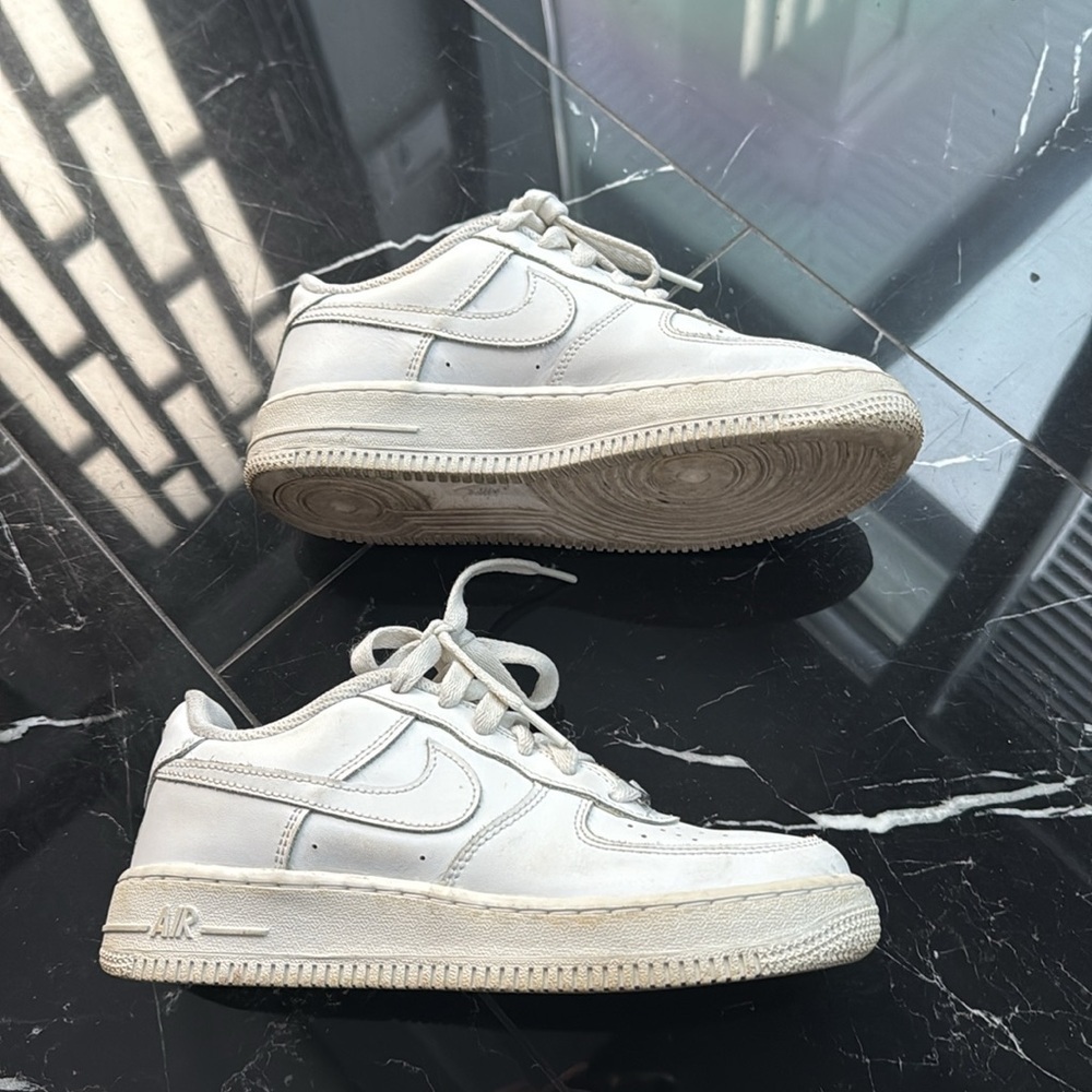 Nike Air White Boys Sz 4 Sneakers/Trainers - Picture 3 of 8